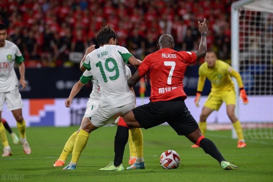 爱游戏ayx包含里昂集结日队长鼓劲拜仁慕尼黑围绕中超迎来里程碑，这一次真的风云突变阿贾克斯清晨刷新队史纪录的词条